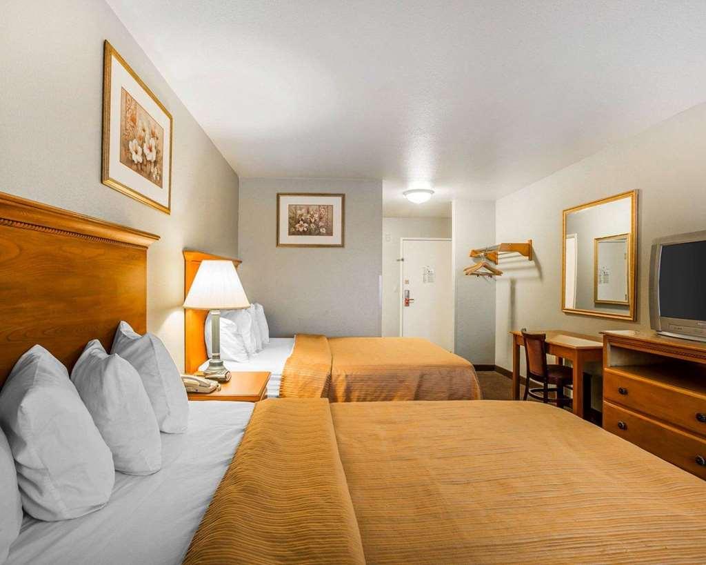 Econo Lodge Tracy Habitación foto